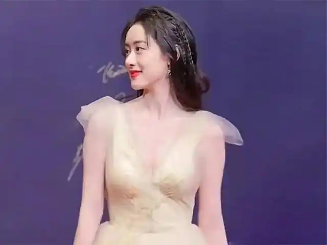 袁冰妍20岁开始进入演艺圈拍戏,至今为止,她在演艺圈打拼了将近9年了