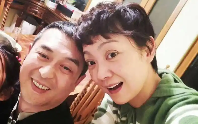 大一岁二婚老婆端庄大方,10岁女儿大智若愚_王海燕_婚姻_共同生活