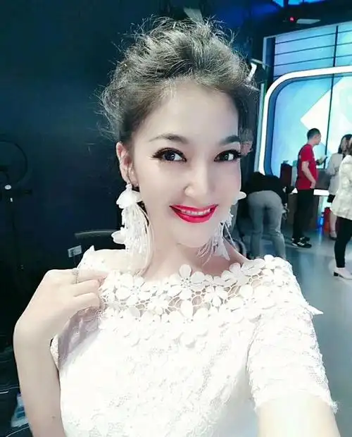 《热爱艺术事业正能量的新疆女孩:阿依古丽》周显导演音乐人分享篇