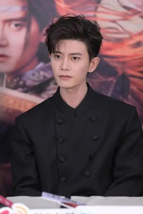 #任嘉伦扫楼生图#