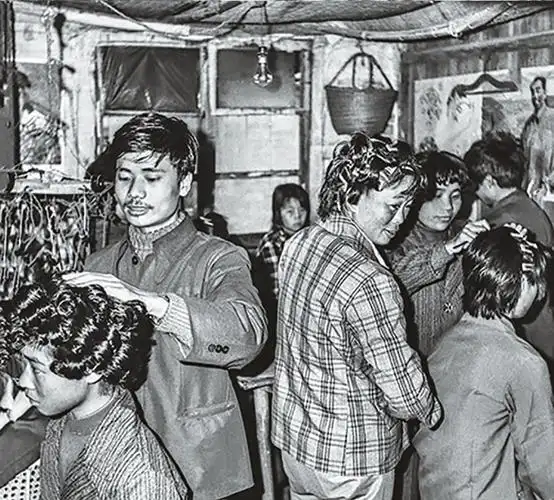 烫发 陈岳正/摄