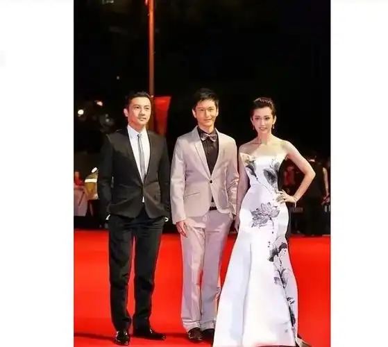 黄晓明,1977年,身高179李冰冰,1973年,身高166苏有朋,1973年,身高173