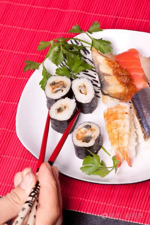 传统的日本料理寿司