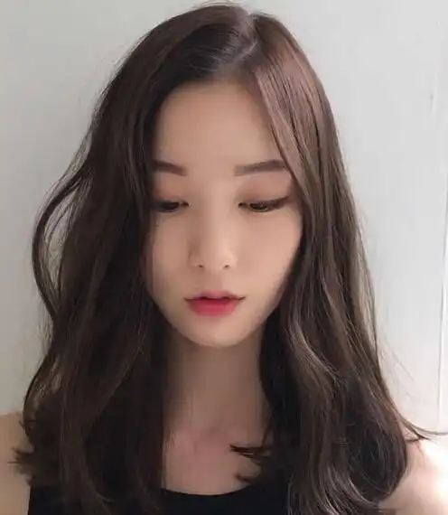 直发发型女中长发 飘逸又迷人的长发