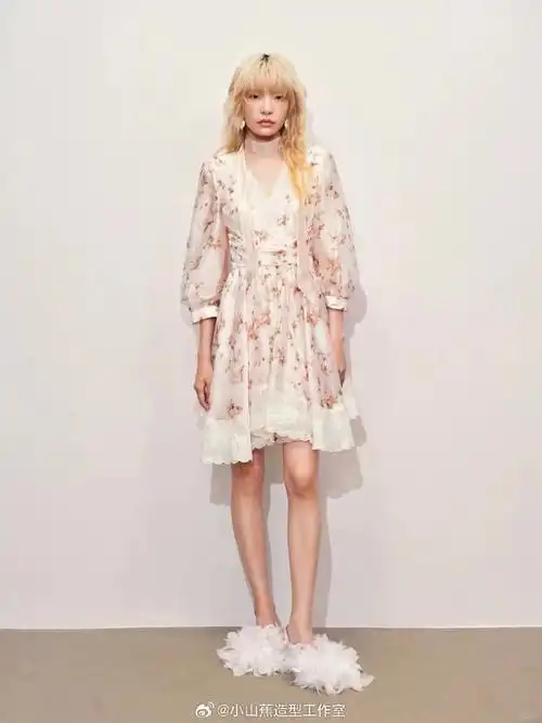 室##服装搭配师##时尚摄影##时尚##时尚造型搭配##穿搭##杂志大片