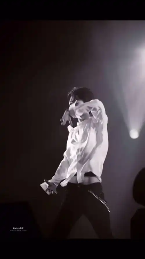 请你们一定要品品肖战的腰啊!我被迷死了!