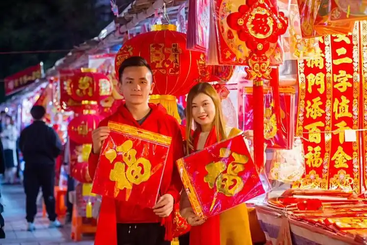 过年家家贴春联