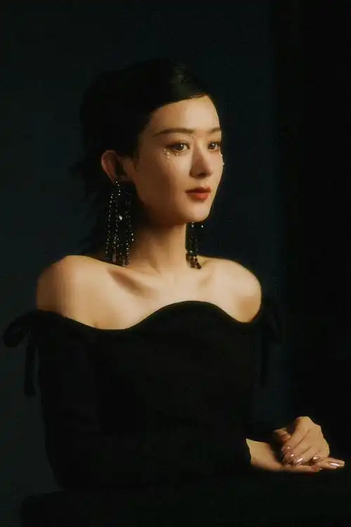 35岁的赵丽颖:从中专毕业的农村姑娘,到光鲜亮丽的女明星