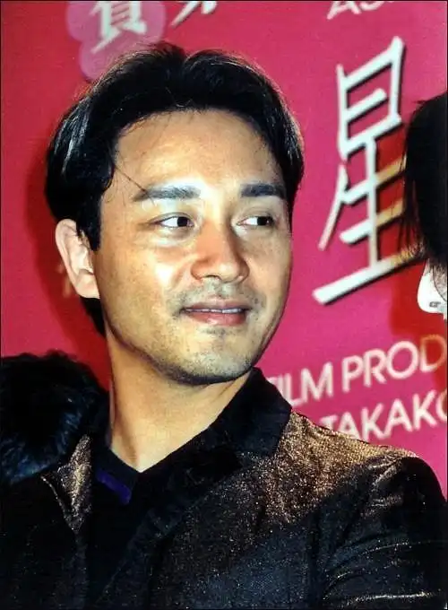 张国荣唱《我》的那首mv的中分,胡子的颓废形象.求照片.