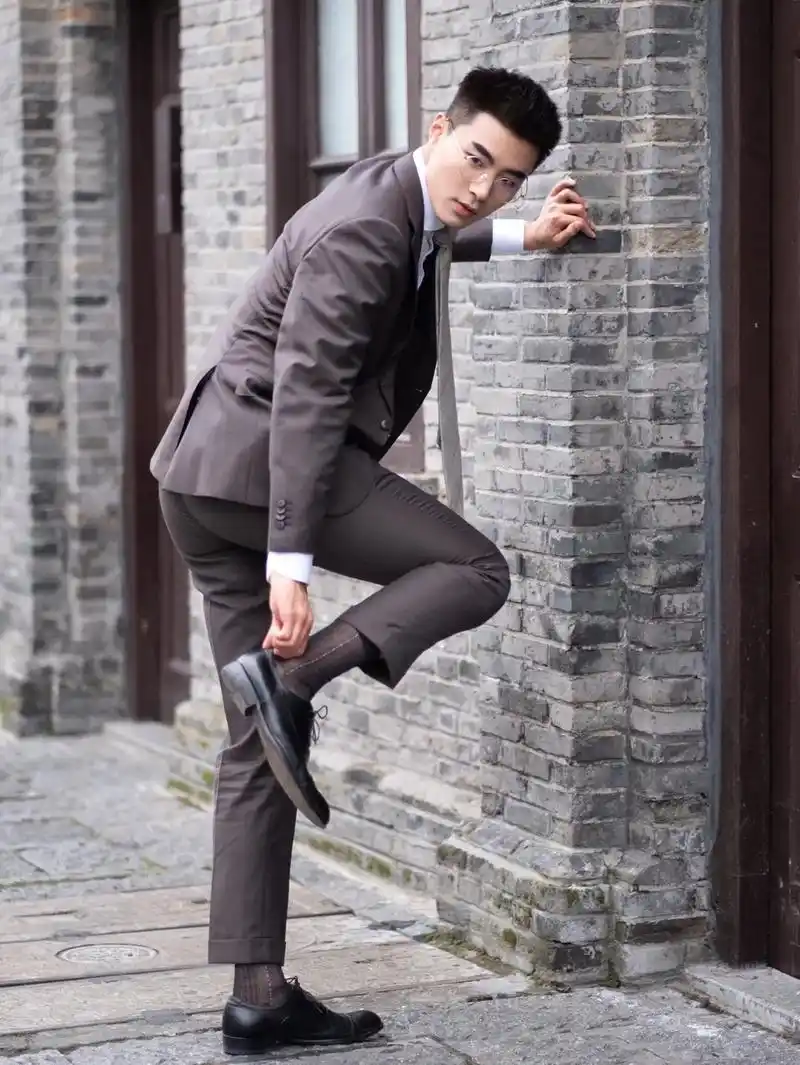 早上好 #正装皮鞋正装袜子 #黑袜子正装 #皮鞋黑袜正装 # - 抖音