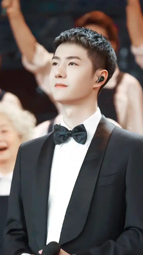 王一博寸头西装造型##百年礼赞