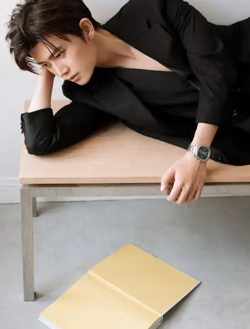 来份高冷boss@任嘉伦allen,感受清爽帅气#任苒时光