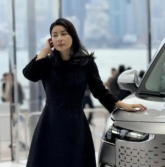 郭晶晶:低调豪门太太,优雅贵妇典范 郭晶晶,跳水界传奇女子,被誉为"