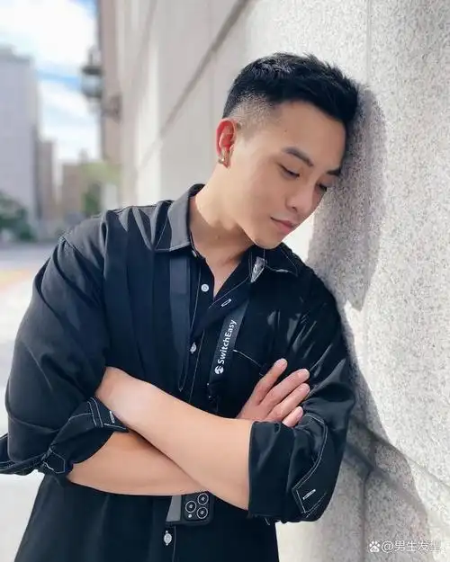 男生"露额"发型硬朗帅气,理发师建议剪这3款,尽显潮男魅力