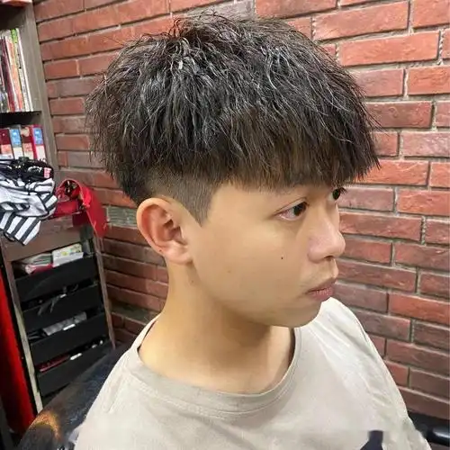 型男必备:精选男士烫发发型,每一款都很有型