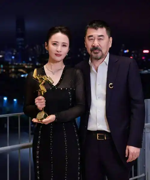 谁都会利用她的名头达到自己的目的,再加上蒋勤勤和甄嬛的饰演者孙俪