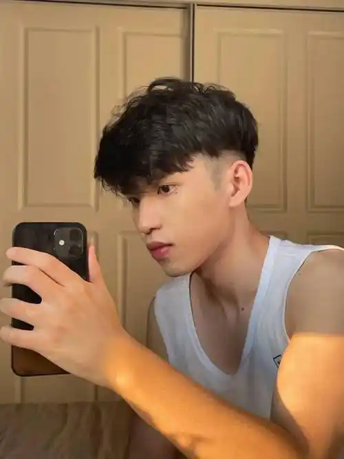 9款氛围感男生发型～_侵权_照片_网络