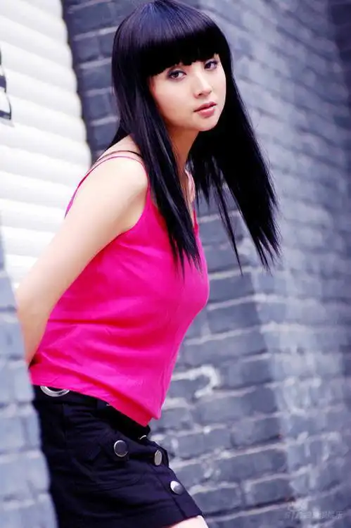 该剧由著名笑星黄宏,实力演员白荟等人联袂出演,讲述了一个40岁的下岗