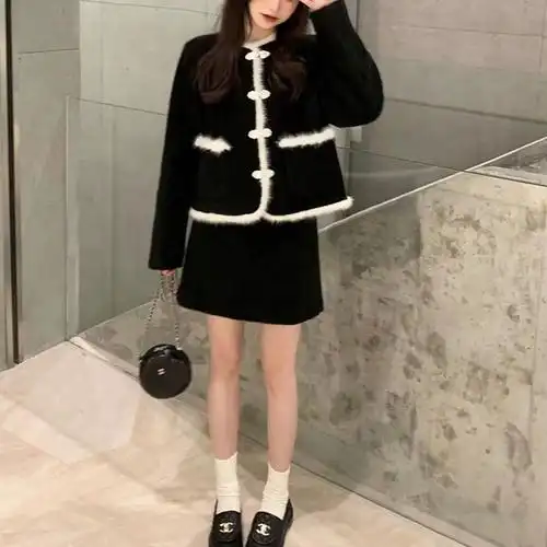 新年战袍名媛级感小香风女冬装新款女装气质穿搭外套