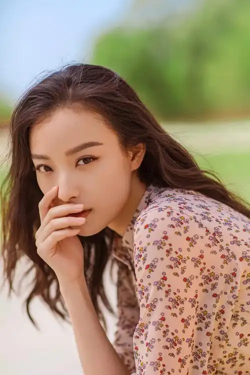 跟着倪妮学拍照,9个拍照姿势,让你也做拍照小达人