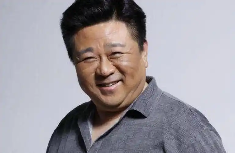 220斤的胖子梁冠华从狄仁杰到朱高炽娶女导演成为人生赢家