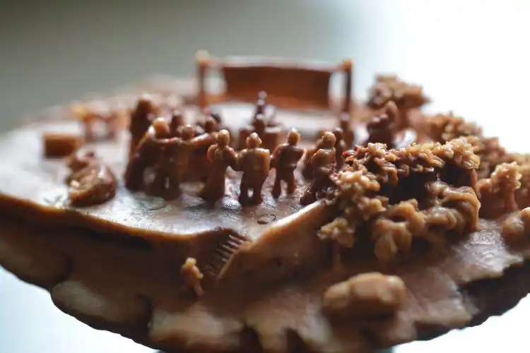 男子辞职专做桃核微雕一件作品曾卖上万元