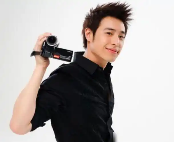 潘玮柏妻子未婚先孕让大家遭到了质疑