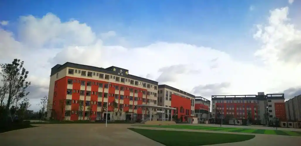 校庆丨薪火相继 桃李成蹊!80岁的昆十二中风华正茂