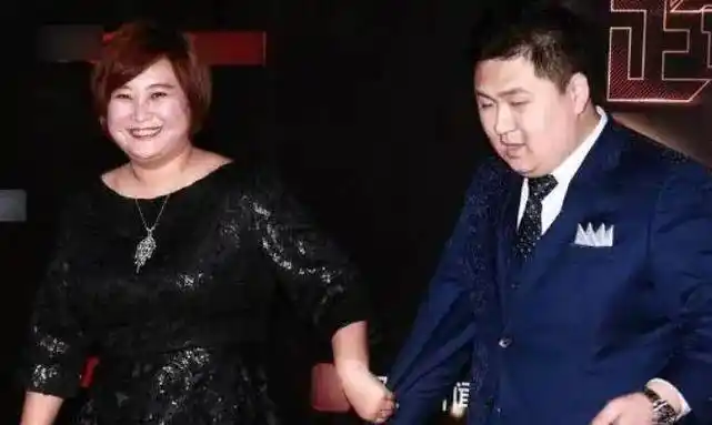 贾玲隐婚生子?神秘老公身份曝光,曾被拍到两人亲密互动视频