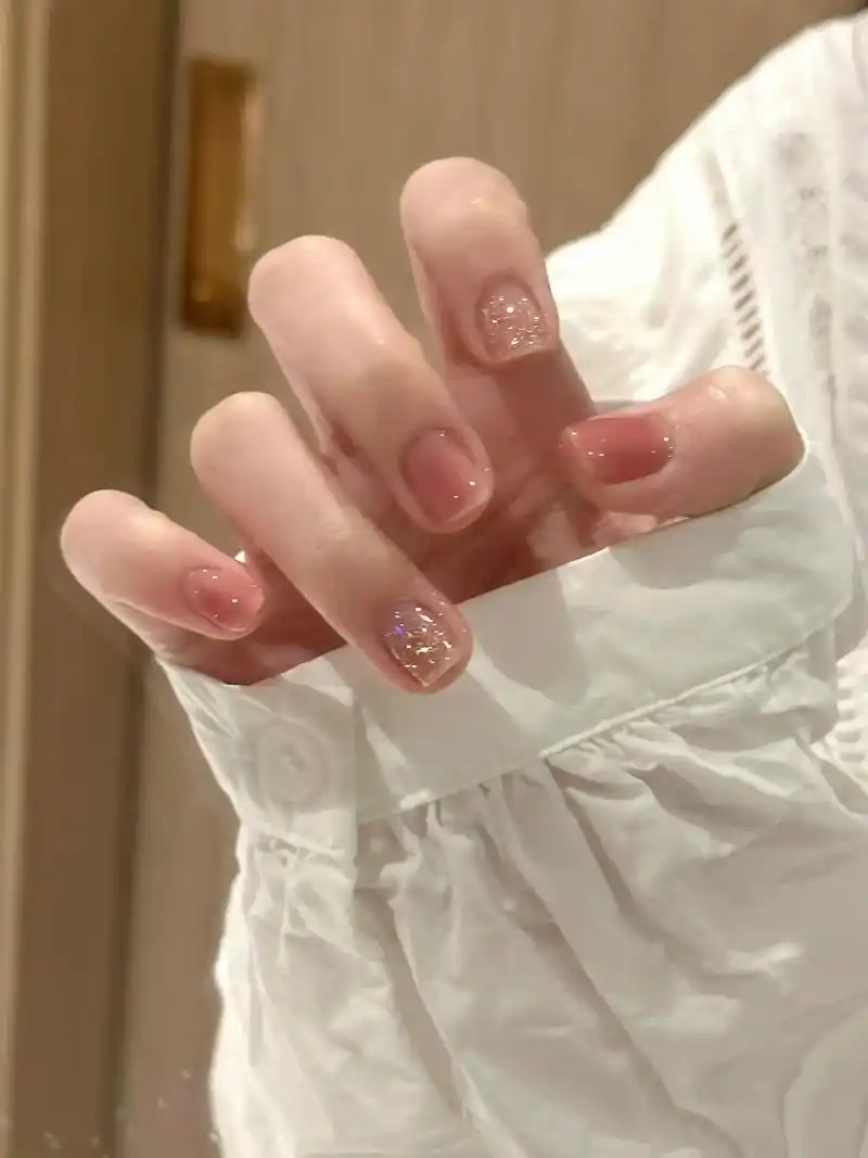 好温柔滴粉色搭配耶.#短指甲也可以这么美 #显白美甲 #女生 - 抖音