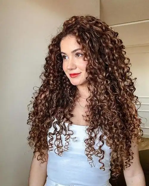 女士发型别乱整,试试长发螺丝烫,展现别样美丽与洋气