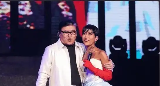 吉克隽逸立淳朴人设如今频繁炫富唱歌不是保护伞