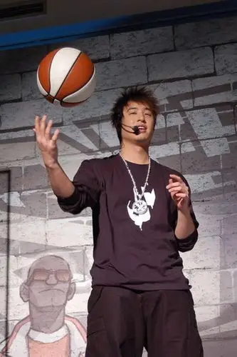 潘玮柏现身北京凯宾斯基酒店,这次来是专门为freestyle街头篮球网络