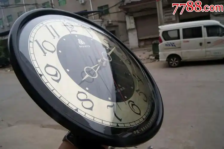 555挂钟--上海中国钟厂--中国一拖拖拉机汽车研究所留念