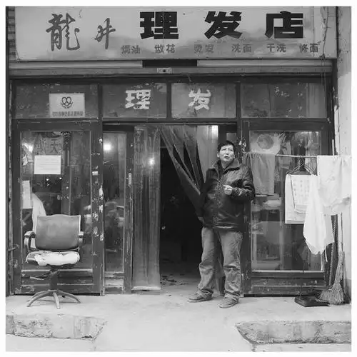 写美篇我的铜仁影像记忆之 那个老理发店 上世纪九十年代初,铜仁市(原