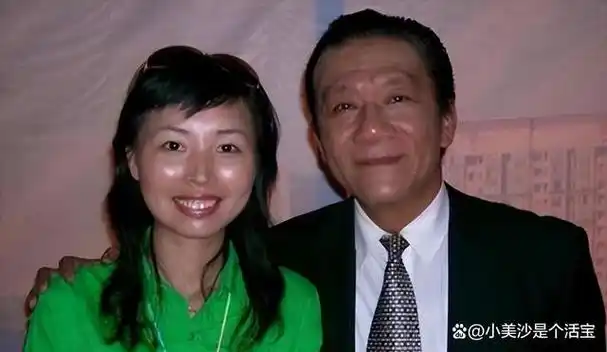 杨蕾是戴志诚的妻子,而戴志诚的师爷就是赵佩茹,同属一派,又一直活跃