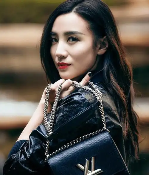 善恶到头终有报43岁无人敢娶的宋佳已经走上了另一条大道