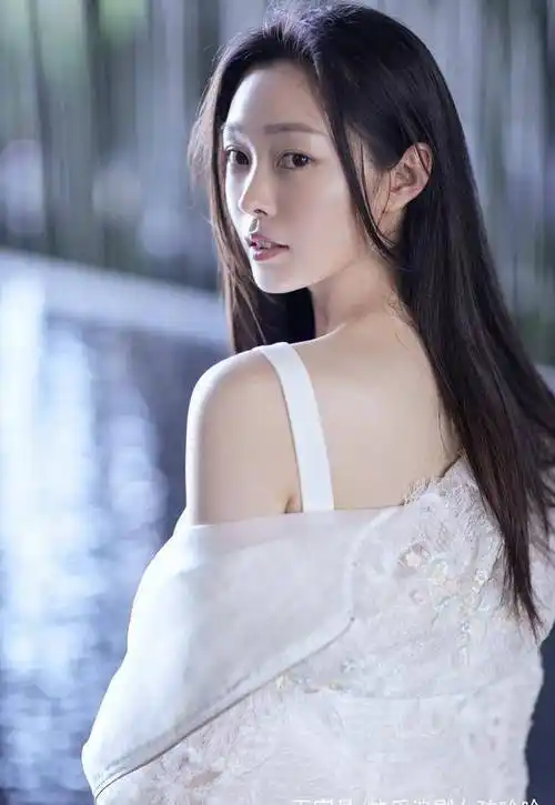 宋轶当众卸妆成了无眉星人,脸色有些憔悴却难掩美人本色_女明星_区别