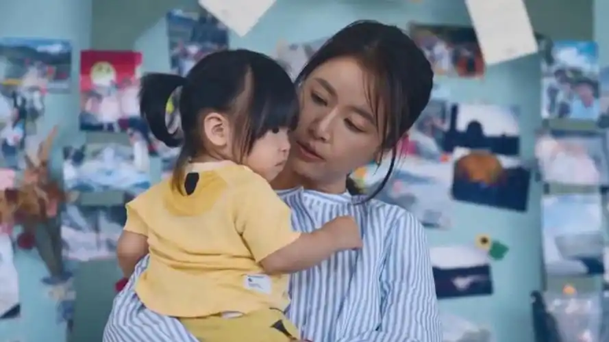 网曝林心如怀二胎,用手遮挡凸起小腹孕味十足,浮肿黝黑输给谢娜