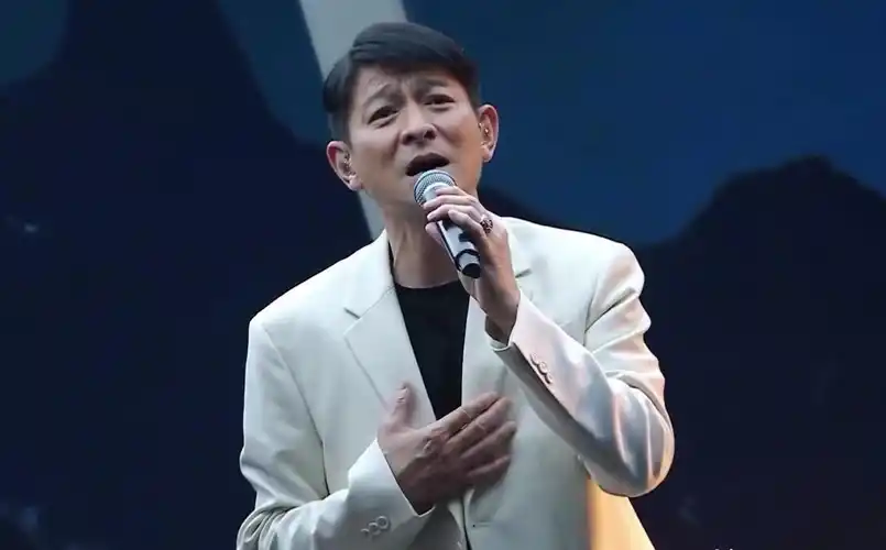 刘德华线上演唱会看点多,林子祥和梁咏琪助阵,李好主持出现失误_电影