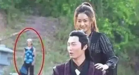 剧中最"尴尬"的穿帮镜头,图1可以忍,但图4实在忍无可忍!