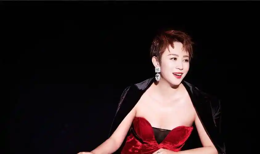 38岁马丽身材有料容颜姣好原来她也这么性感迷人