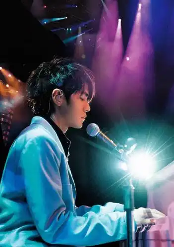 周杰伦旧照精彩造型曝光,谁还不曾是个小公举?最后一张亮了!