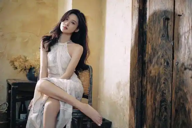 陈意涵estelle秋日活动穿搭写真图集