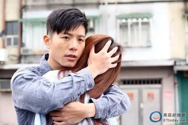 郭书瑶5度寒流跨刀拍mv 韦礼安祭「窒息式强抱」安慰