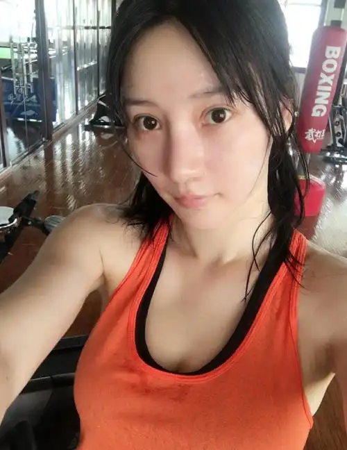 斩男不只靠"胸器" 柳岩自曝素颜照让2万人路转粉