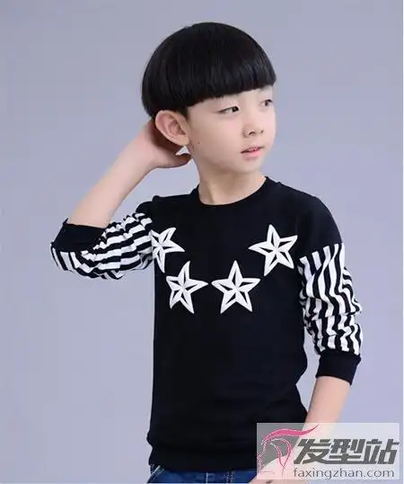 小男孩潮流短发发型 短直发摇身一变小绅士