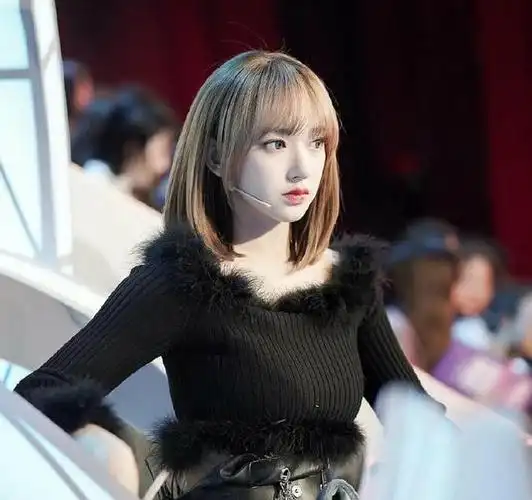 有种"整容"叫程潇剪短发,脸型看着小一半,五官精致像芭比娃娃