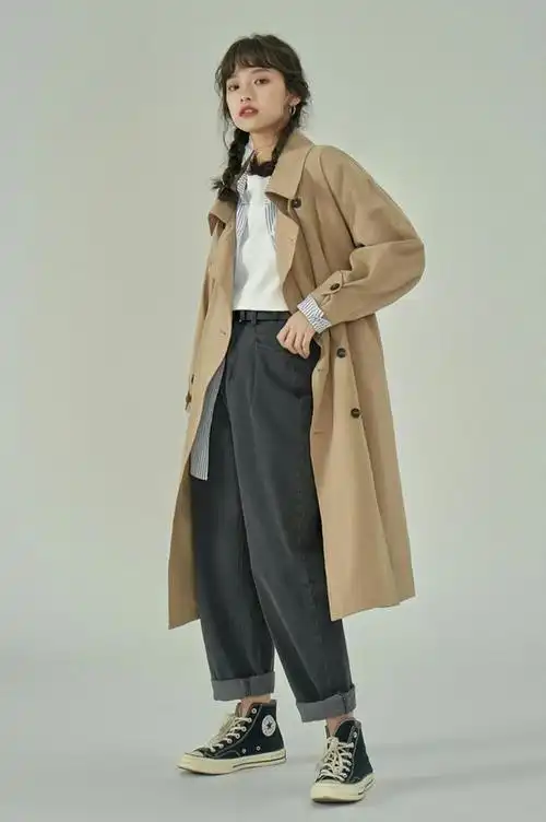 风衣搭配方法多种多样叠穿更加流行秋天就应该穿风衣哦