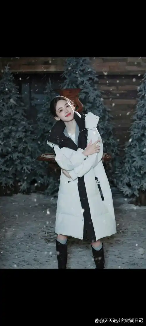 古力娜扎晒美图,穿了羽绒服在玩雪,画面很养眼